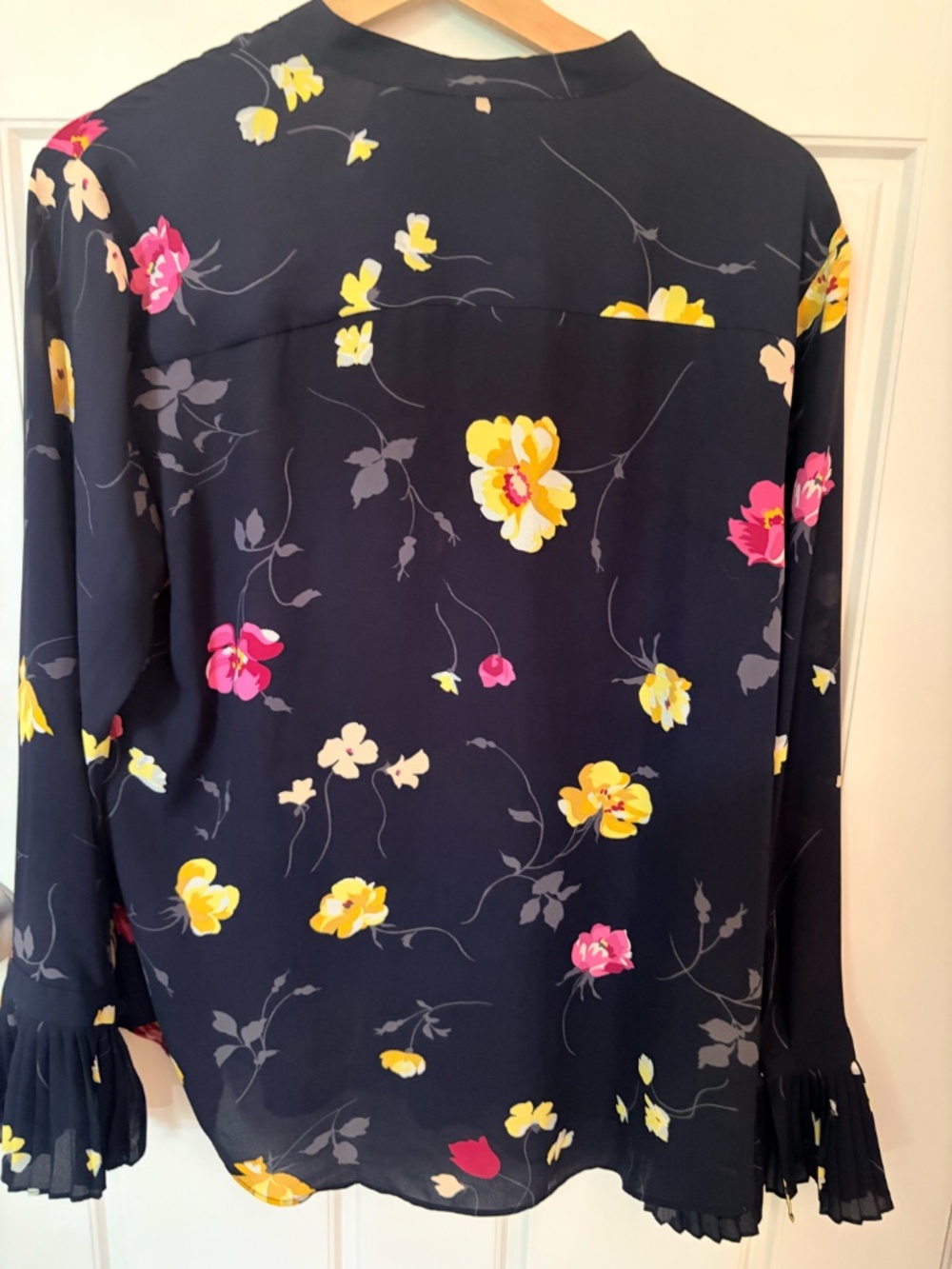 Ann Taylor Floral Button-Down Blouse – Size Large - Picture 5 of 5